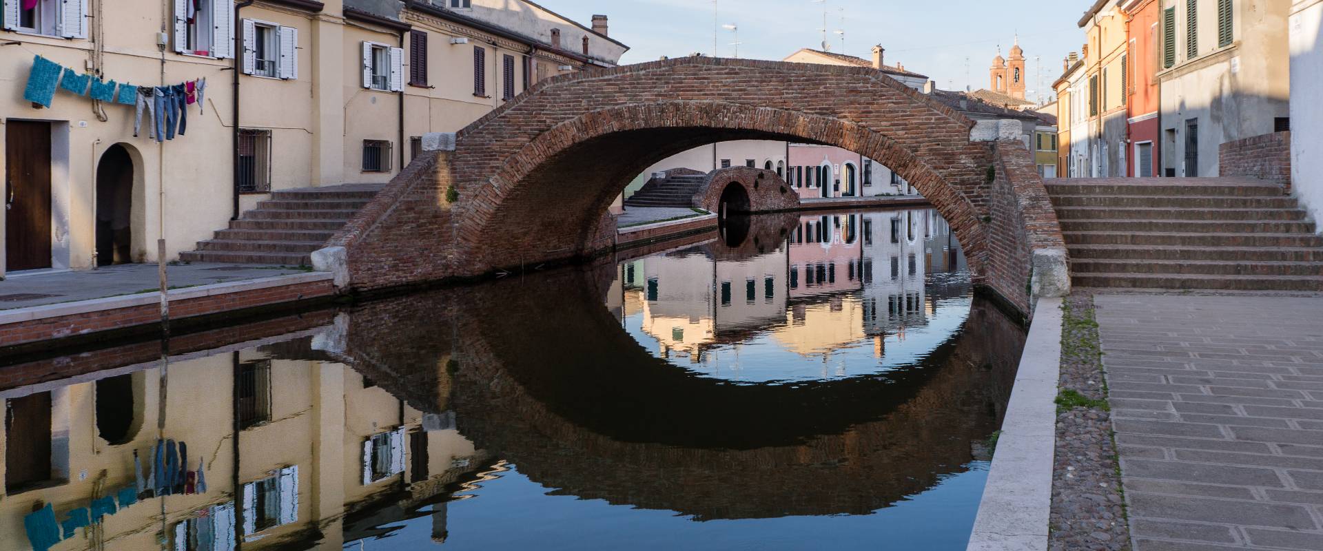 Ponte San Pietro nel centro storico di Comacchio foto di Vanni Lazzari